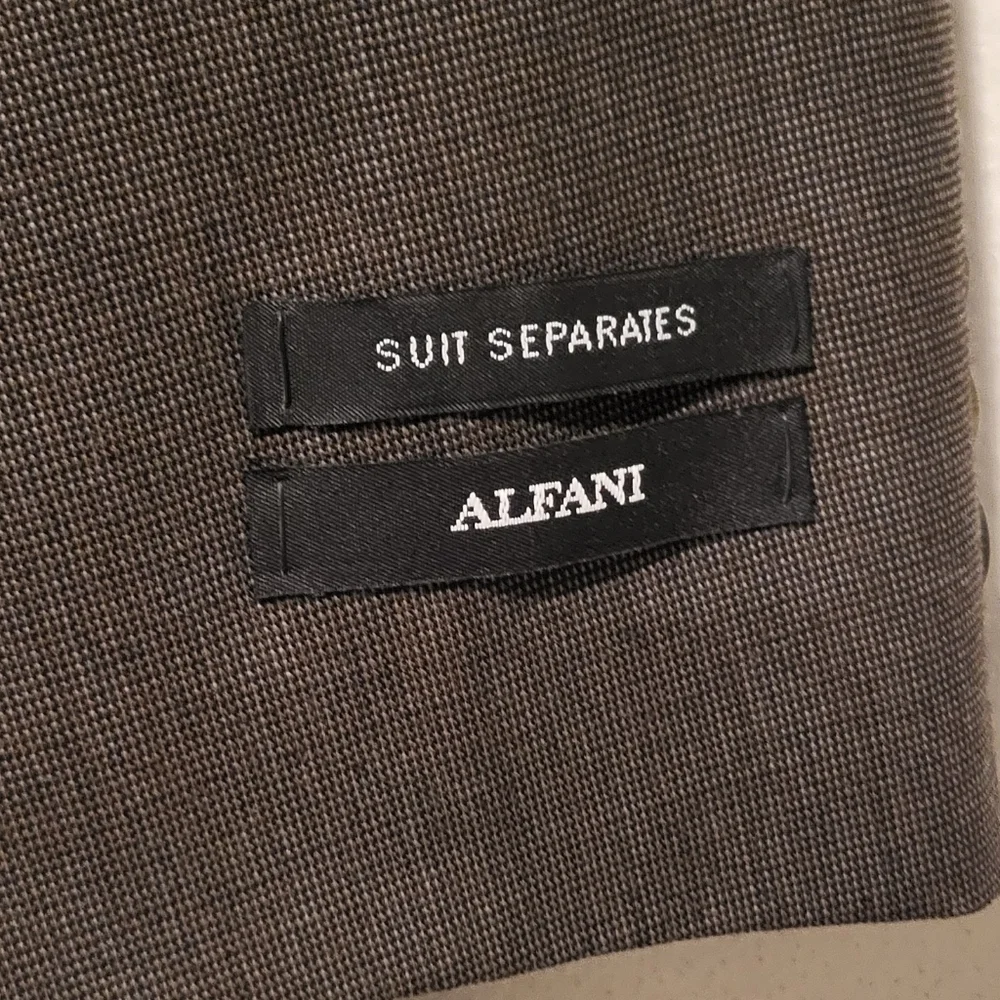 Men's Alfani Suit Separates (Size R42/36W,30L)